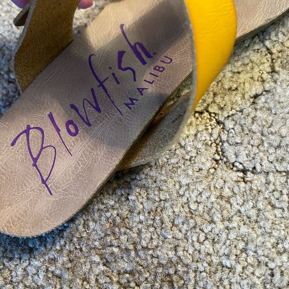 Blowfish Malibu Women's Yellow Toe-Loop Sandals - Picture 3 of 4